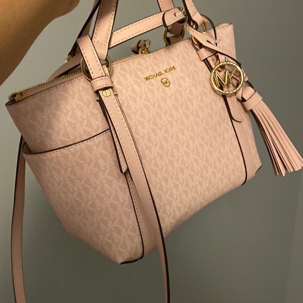 Pretty pale pink Michael Kors purse new with tags